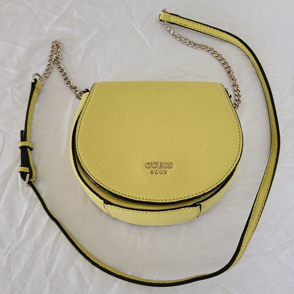 SOLD - GUESS - Small yellow handbag - Picture 3 of 10